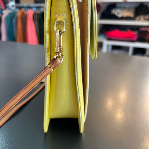 Adorable Louis Vuitton perfect for summer. - Picture 2 of 9